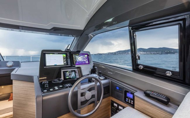 Ferretti Yachts 450 main deck