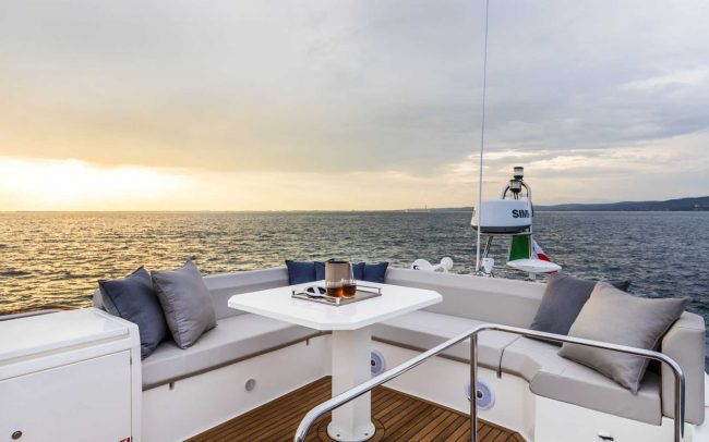 Ferretti Yachts 450 sun deck