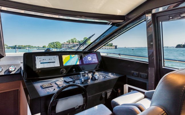 Ferretti Yachts 670 main deck