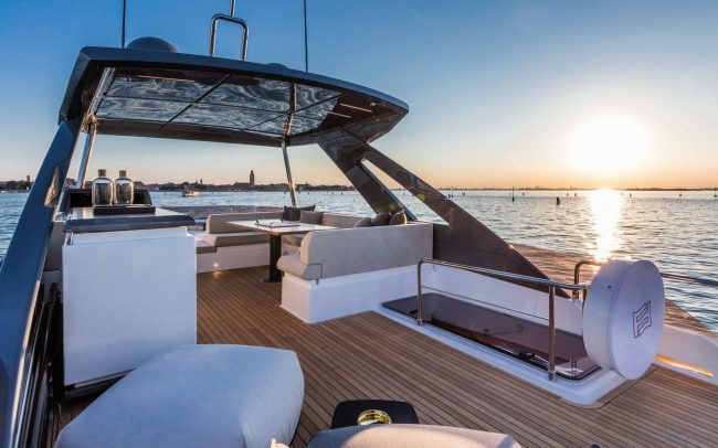 Ferretti Yachts 670 sun deck
