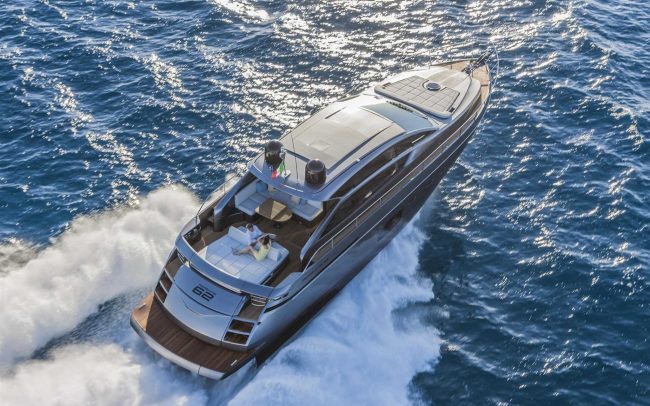 Pershing 62 cruising