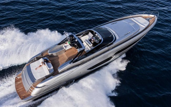 Riva 88' Florida cruising